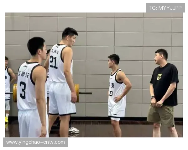 广东男篮热身赛暴露锋线短板三号位无人可用四号位老将隐忧重重 广东男篮热身赛暴露锋线短板三号位无人可用四号位老将隐忧重重