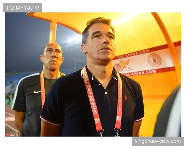 路易斯·迪亚斯赛后更衣室举动 展现团队精神